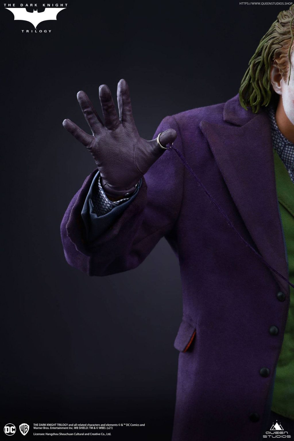 joker the dark knight statue