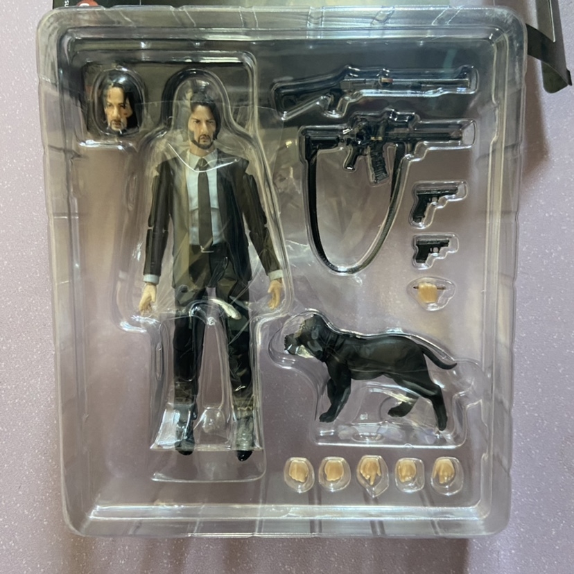 Motherland version of MAFEX085 Fast Agent Chasing 2 John Wick with Action